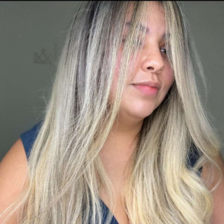 Foto de perfil para profissional de estética feminino neon preto e dourado (2)