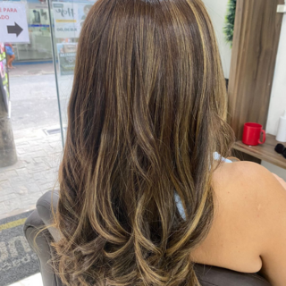 Foto de perfil para profissional de estética feminino neon preto e dourado (6)